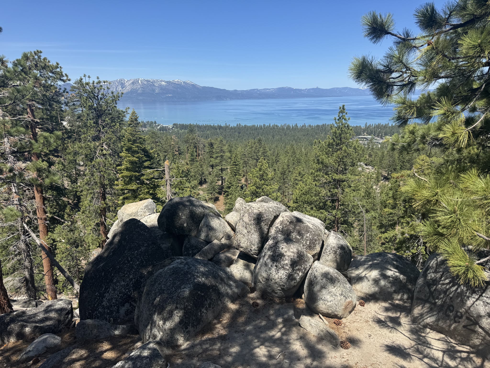 Same outcrop, slightly different angle — lake fills most of the frame